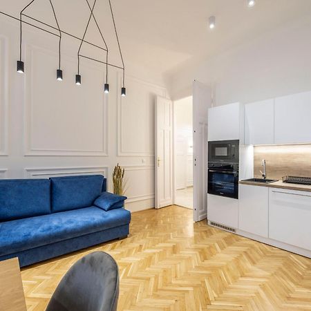 Luxurious Central 4Bedrm 3Bathrm Residence W/ Balcony Будапеща Екстериор снимка