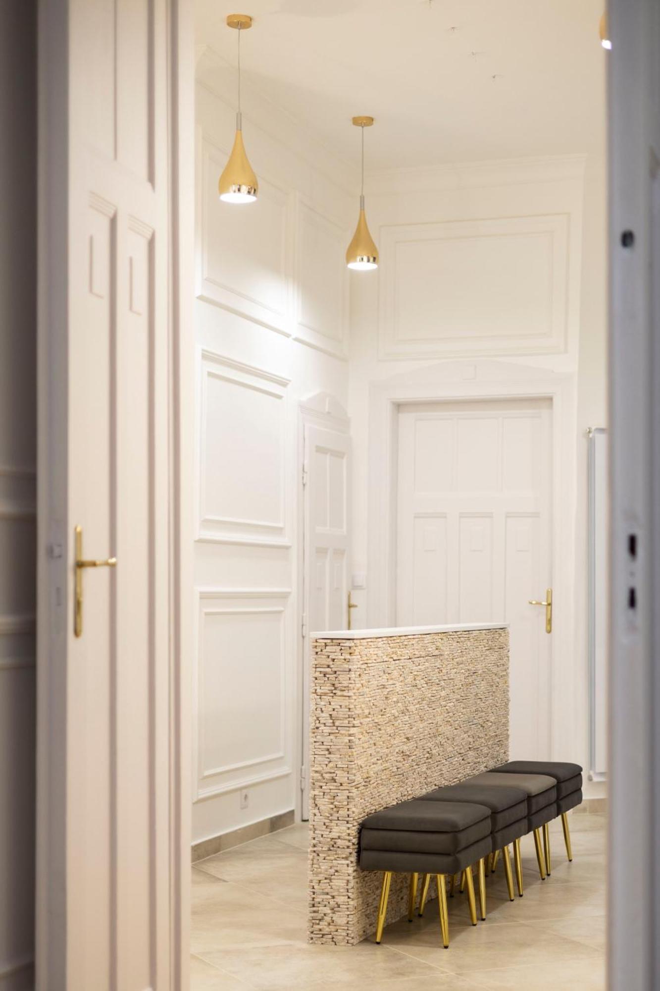 Luxurious Central 4Bedrm 3Bathrm Residence W/ Balcony Будапеща Екстериор снимка