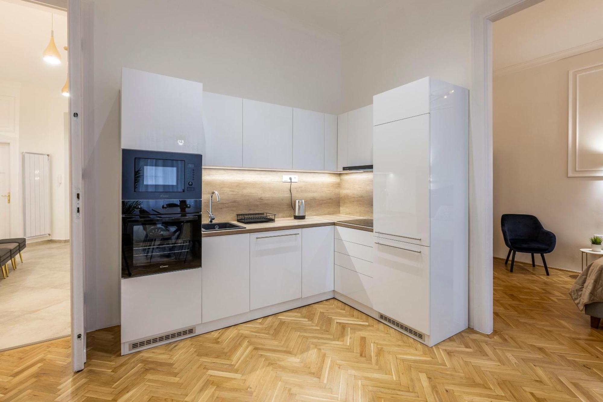 Luxurious Central 4Bedrm 3Bathrm Residence W/ Balcony Будапеща Екстериор снимка