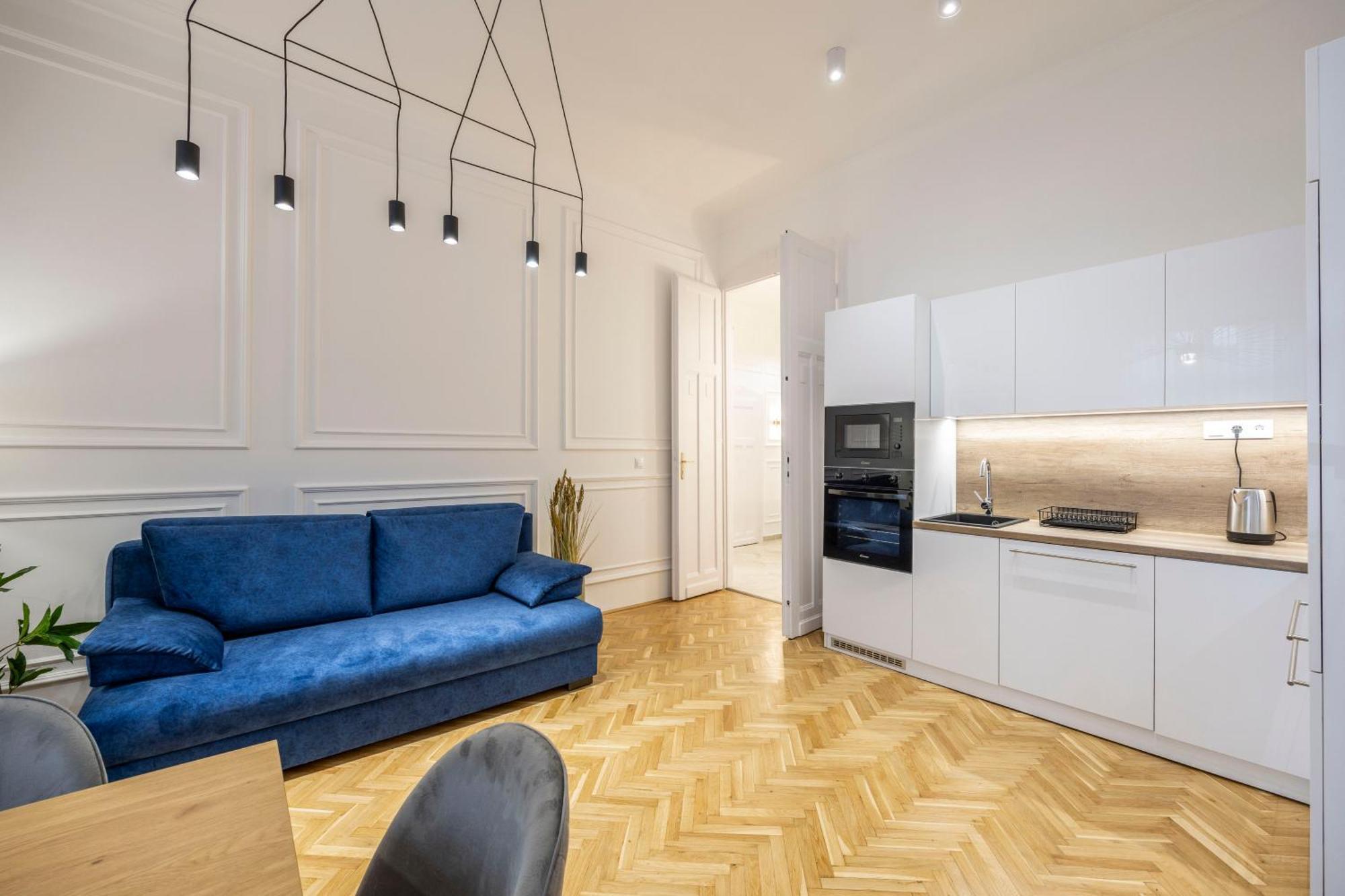 Luxurious Central 4Bedrm 3Bathrm Residence W/ Balcony Будапеща Екстериор снимка