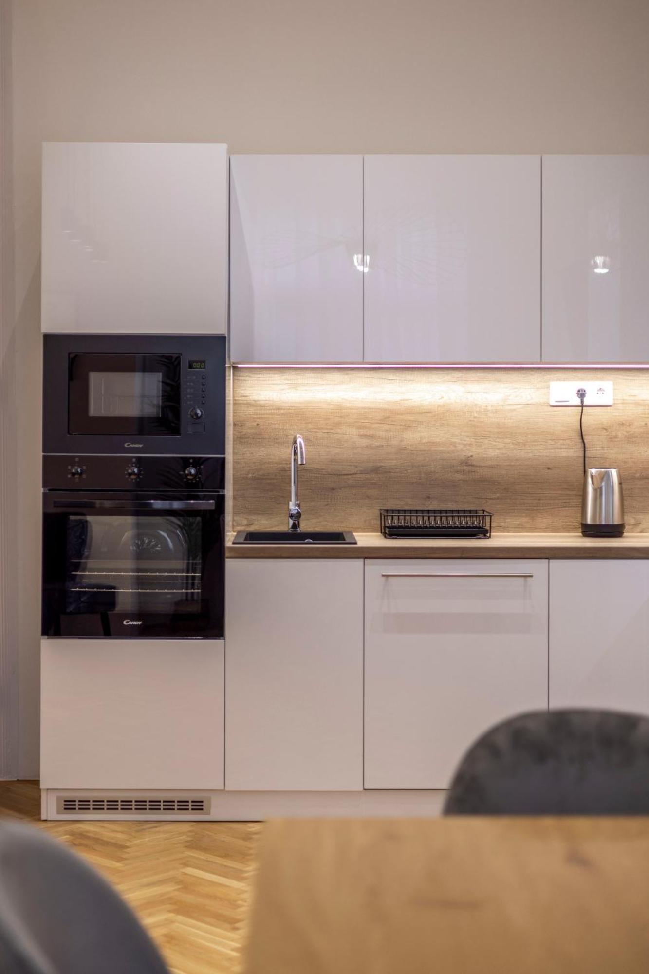 Luxurious Central 4Bedrm 3Bathrm Residence W/ Balcony Будапеща Екстериор снимка