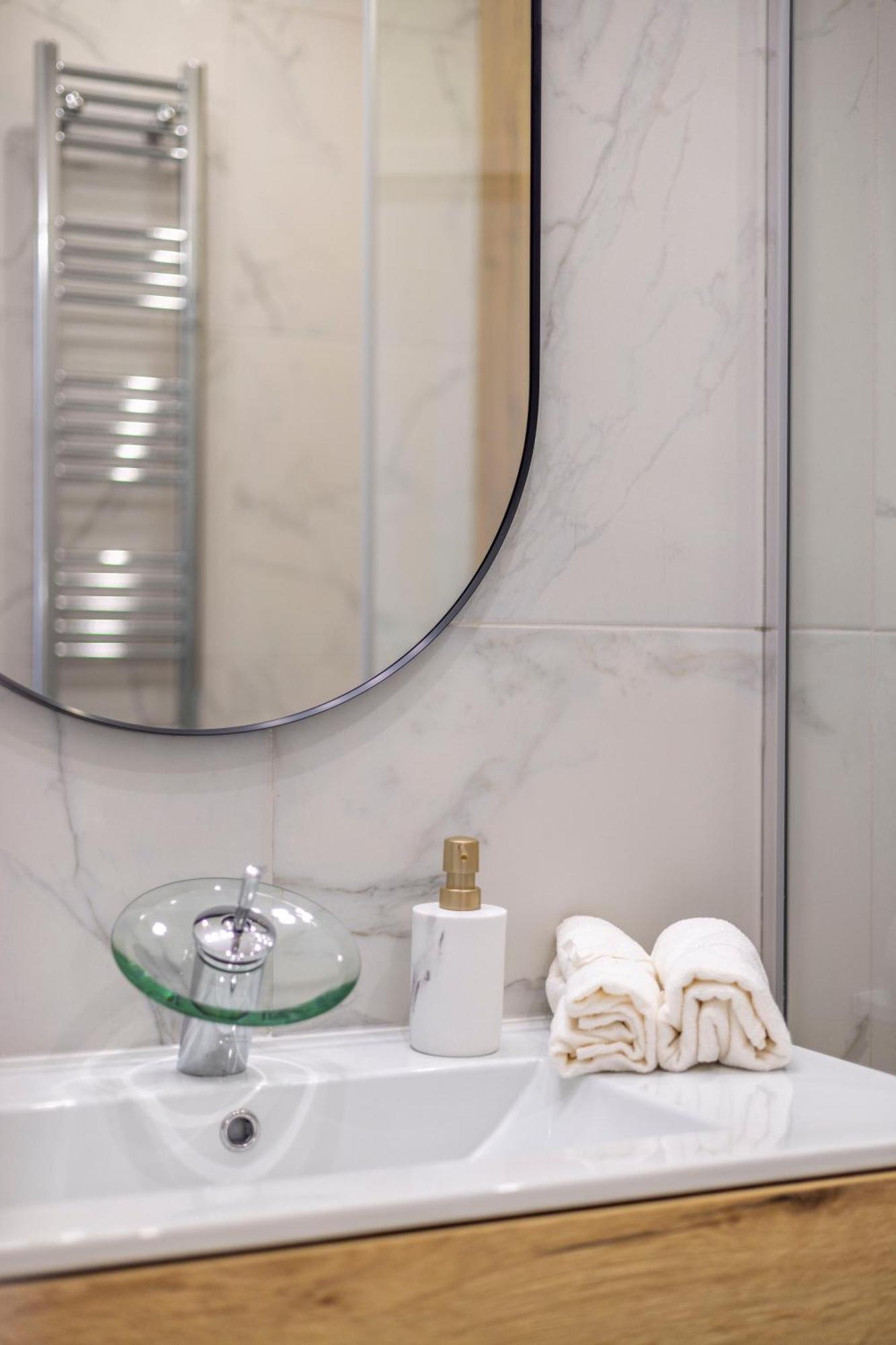 Luxurious Central 4Bedrm 3Bathrm Residence W/ Balcony Будапеща Екстериор снимка