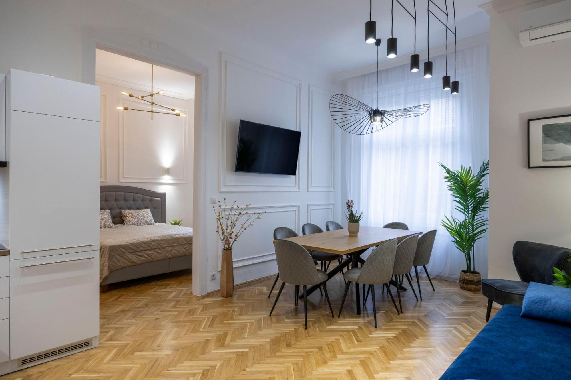 Luxurious Central 4Bedrm 3Bathrm Residence W/ Balcony Будапеща Екстериор снимка