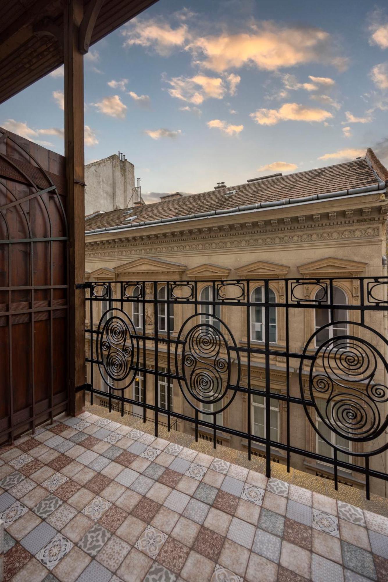 Luxurious Central 4Bedrm 3Bathrm Residence W/ Balcony Будапеща Екстериор снимка