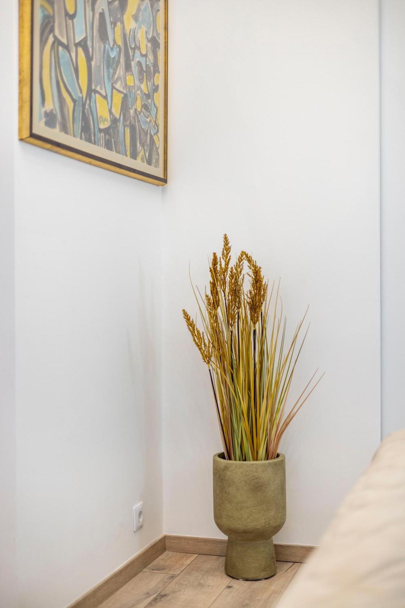 Luxurious Central 4Bedrm 3Bathrm Residence W/ Balcony Будапеща Екстериор снимка