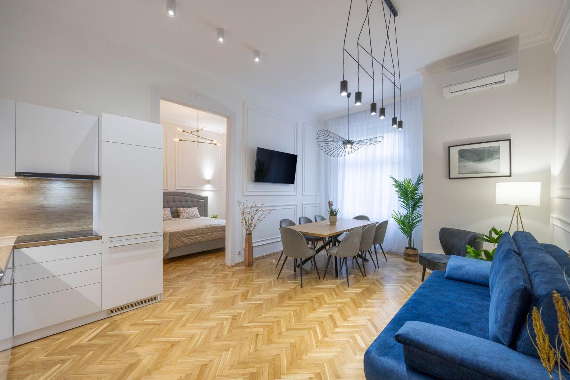 Luxurious Central 4Bedrm 3Bathrm Residence W/ Balcony Будапеща Екстериор снимка