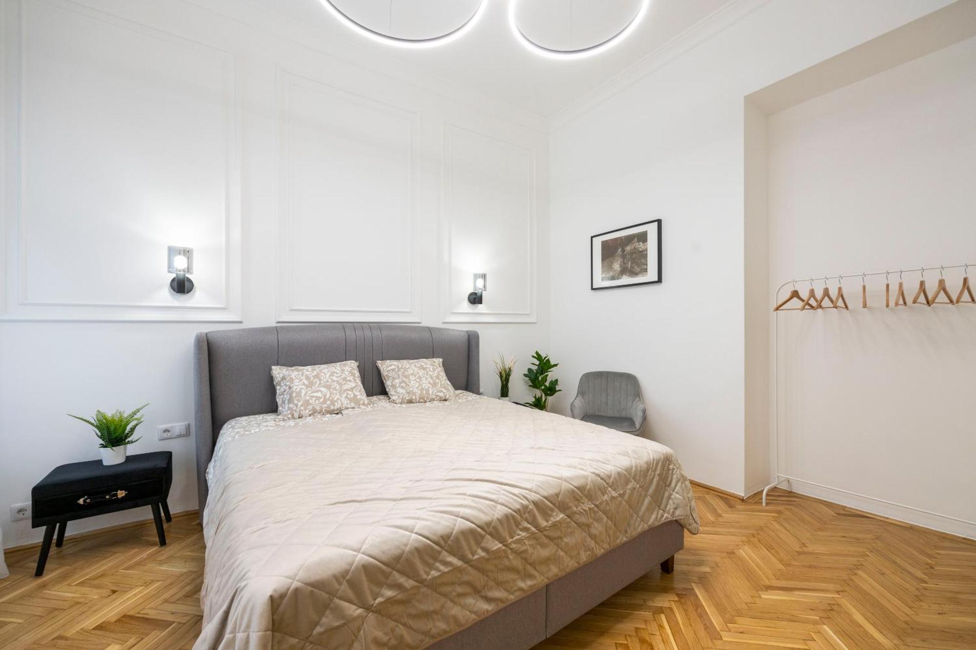 Luxurious Central 4Bedrm 3Bathrm Residence W/ Balcony Будапеща Екстериор снимка
