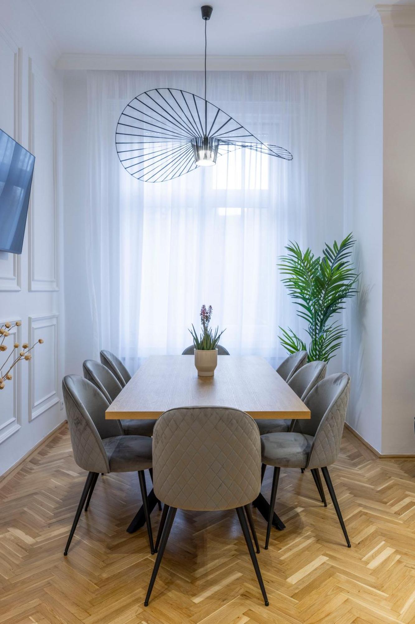 Luxurious Central 4Bedrm 3Bathrm Residence W/ Balcony Будапеща Екстериор снимка