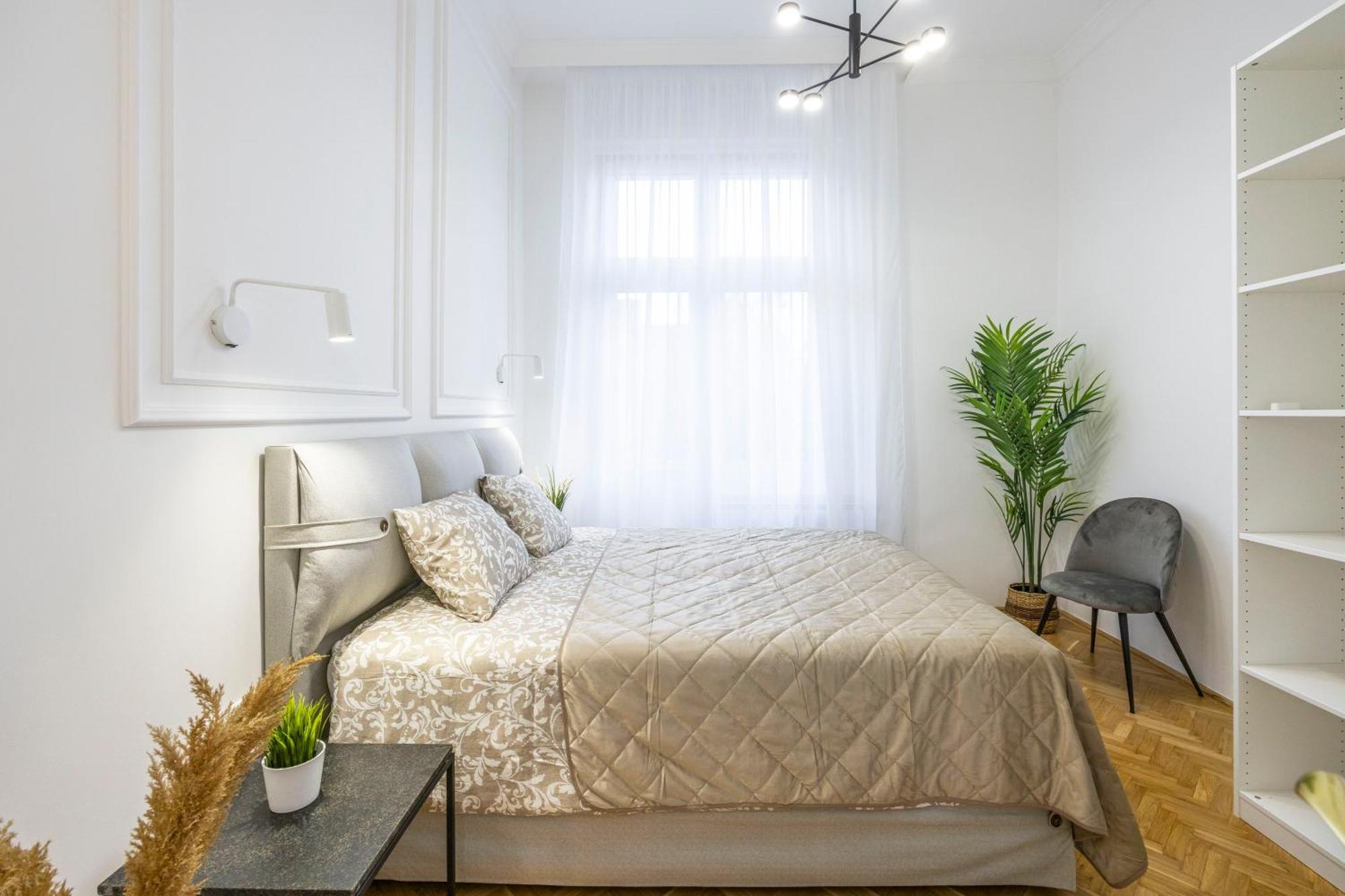 Luxurious Central 4Bedrm 3Bathrm Residence W/ Balcony Будапеща Екстериор снимка
