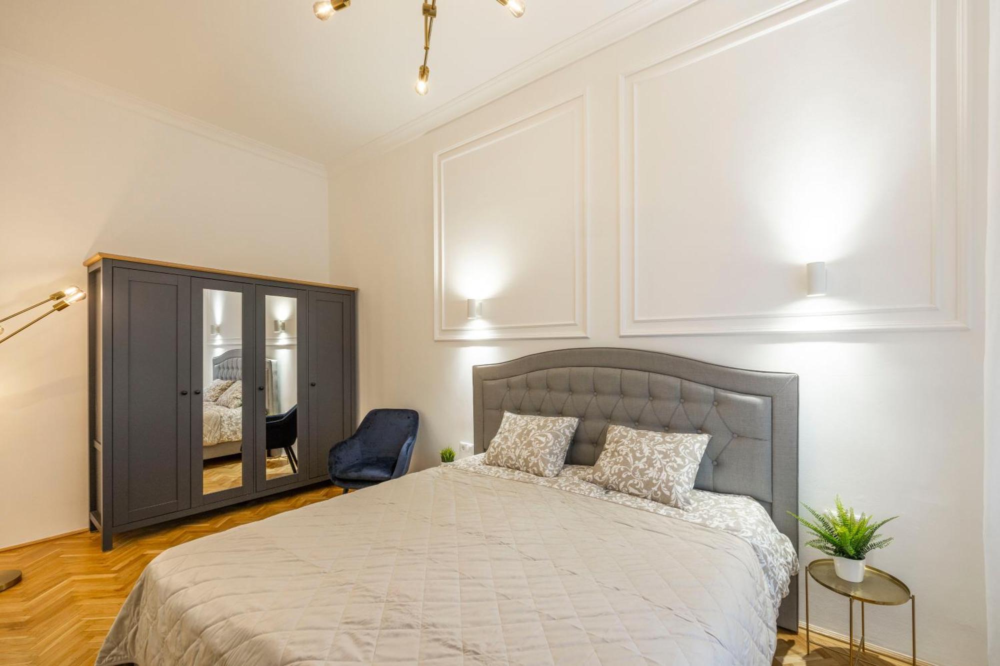 Luxurious Central 4Bedrm 3Bathrm Residence W/ Balcony Будапеща Екстериор снимка