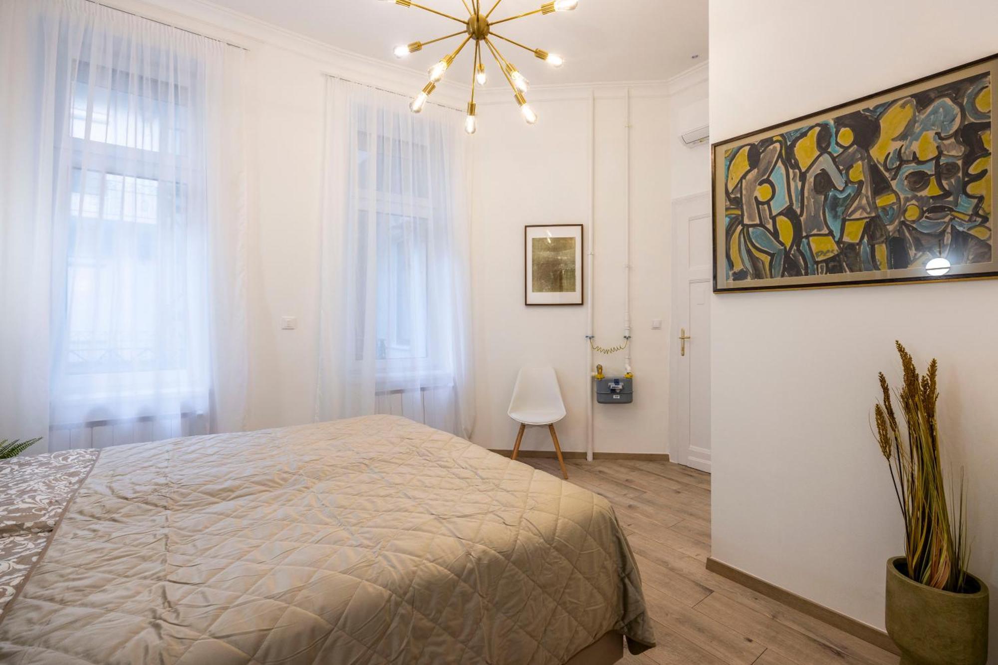 Luxurious Central 4Bedrm 3Bathrm Residence W/ Balcony Будапеща Екстериор снимка