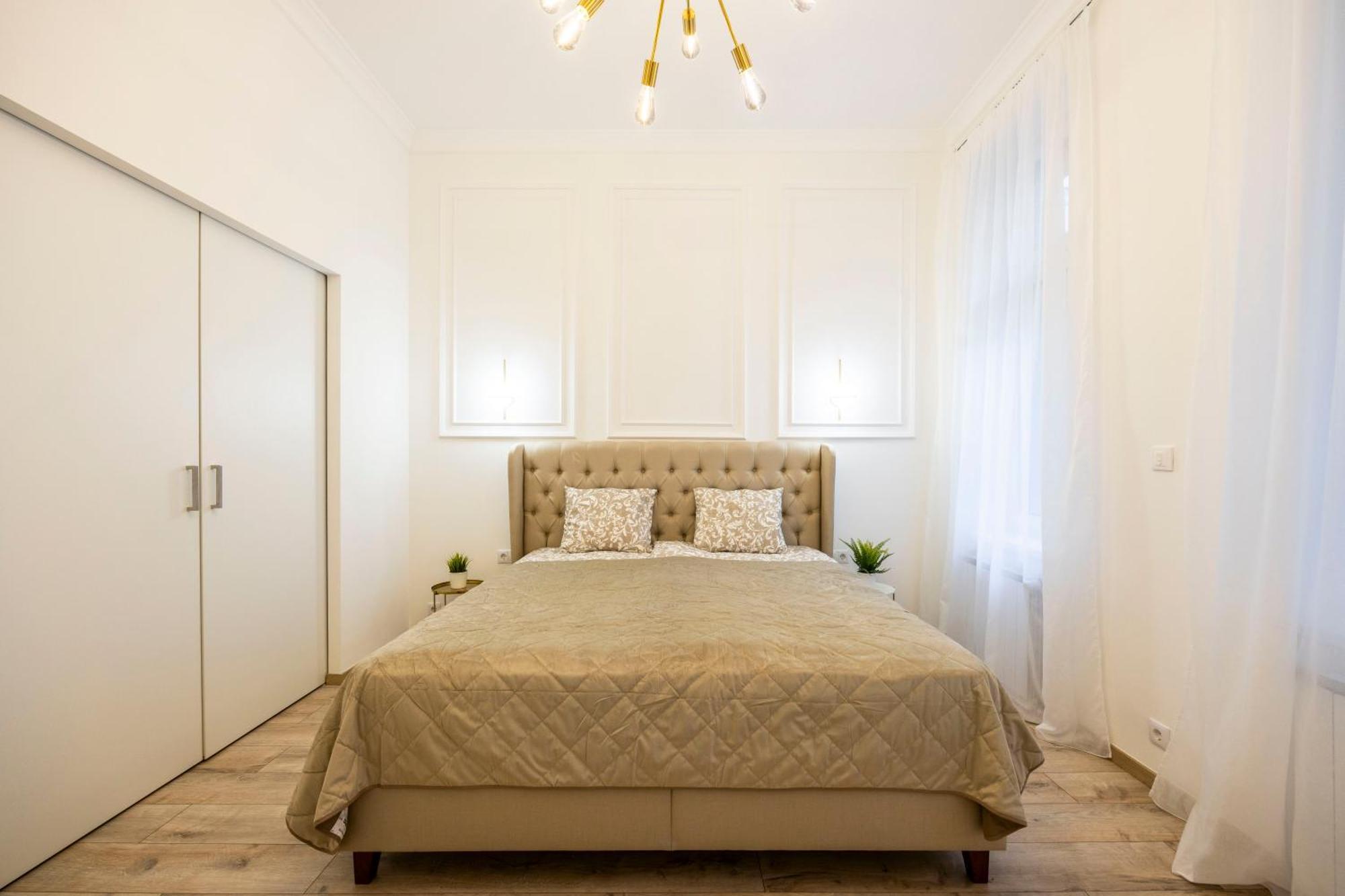 Luxurious Central 4Bedrm 3Bathrm Residence W/ Balcony Будапеща Екстериор снимка