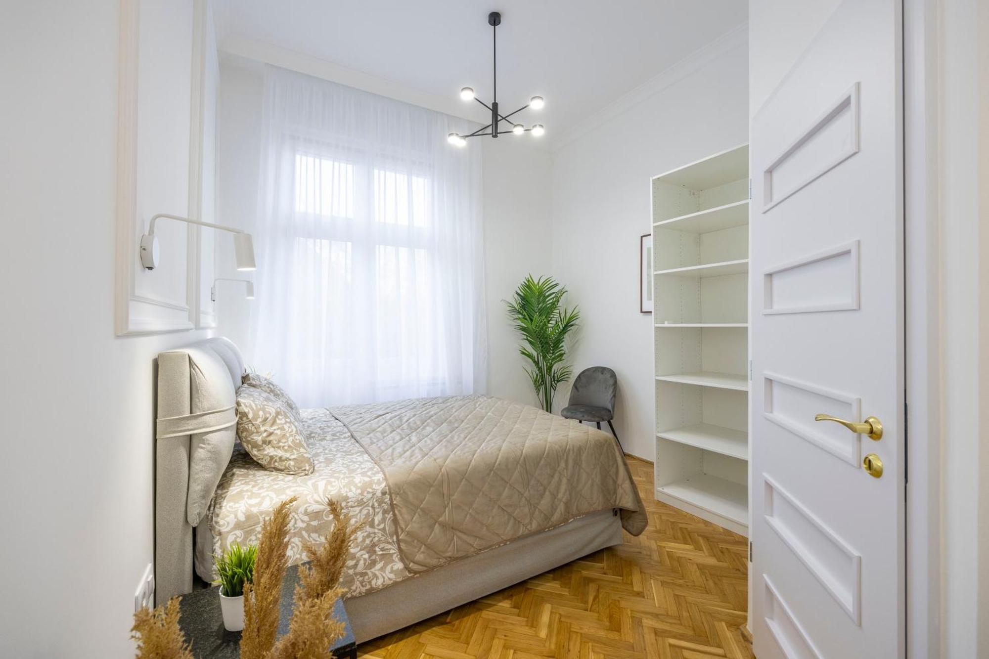 Luxurious Central 4Bedrm 3Bathrm Residence W/ Balcony Будапеща Екстериор снимка